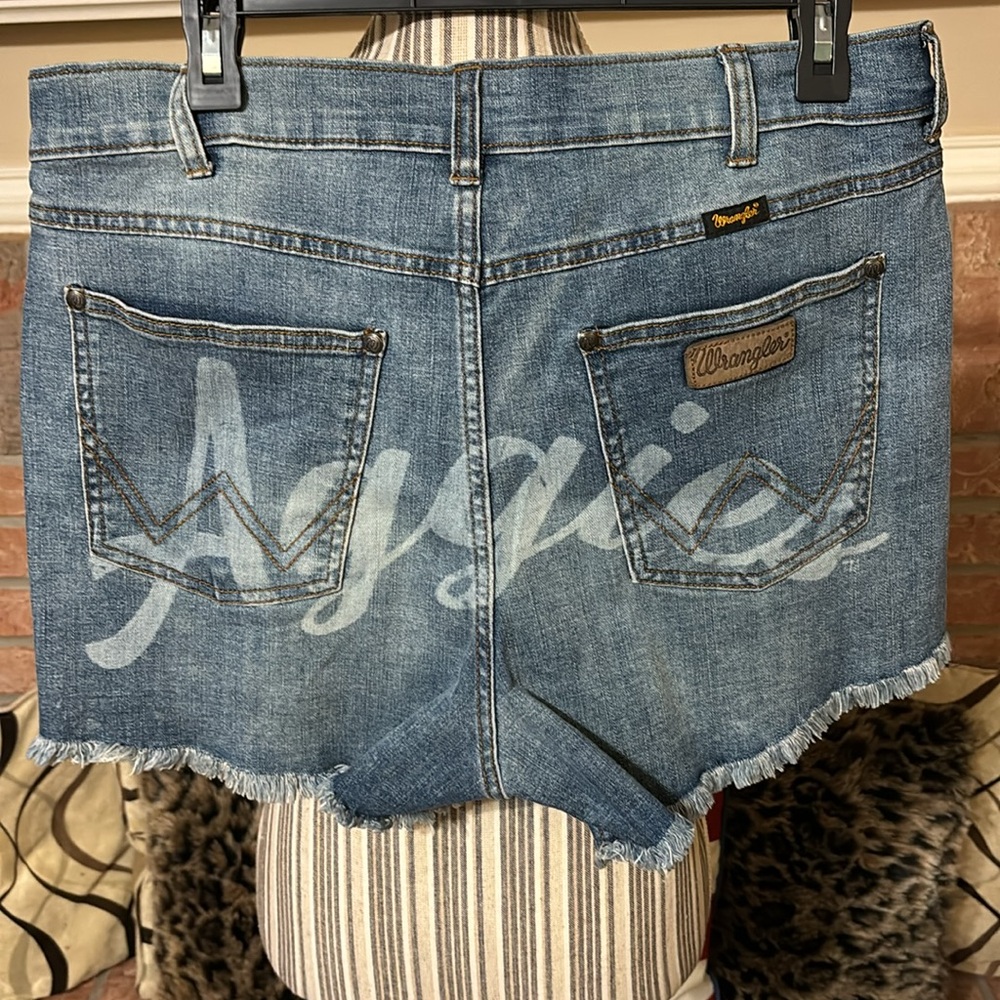 Wrangler | Texas A&M Aggies High Rise Retro Distressed Denim Shorts | Size: 13